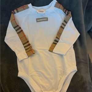 Burberry Soft White body